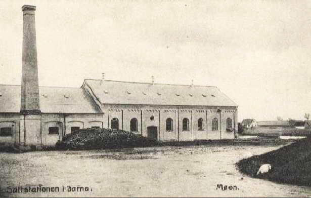 Historisk billede fra Saftstationen i Damme (postkort fra omkr. 1900)